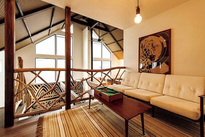 新婚旅行で泊まったケニアのサファリバンガローを再現！家づくりの内装材選びは楽しい