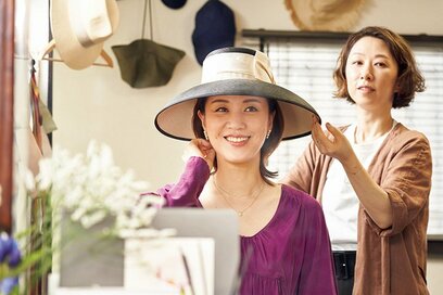 遼河はるひさんが、帽子デザイナーのアトリエを訪問「帽子って洋服よりも選ぶのが大変です」