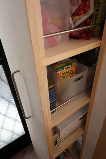 ワゴンに設けられた落とし物防止のバー