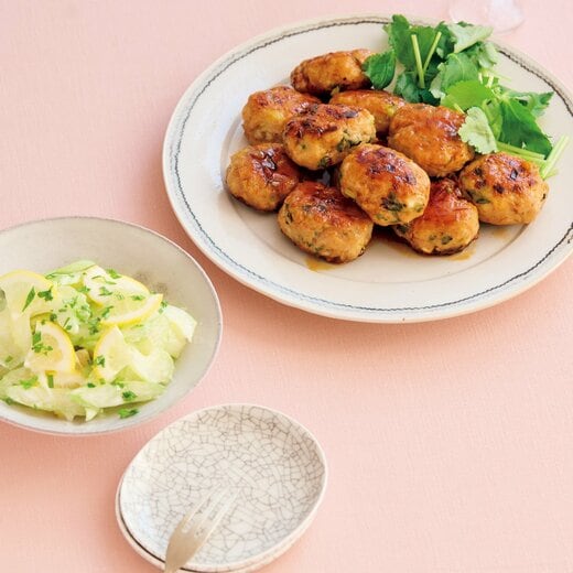 青じそ鶏のつくねとサラダ