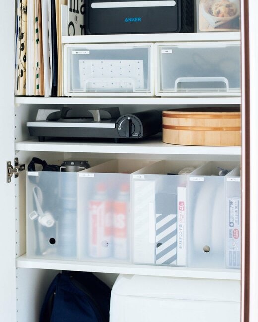 普段使いしないものは廊下の収納棚へ