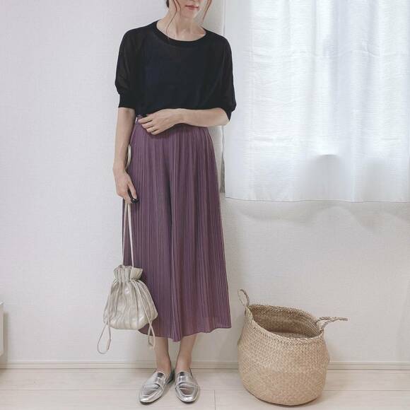 プリーツスカートと合わせたコーデ