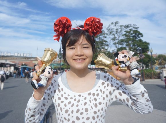 ミッキーやミニーがベルを抱えているぬいぐるみタイプのベル