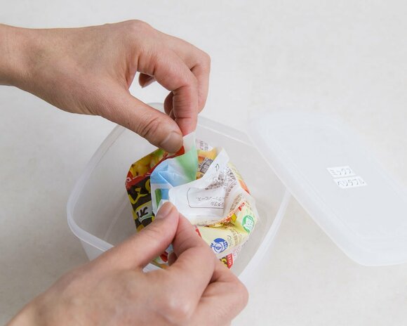 袋の口をねじるだけ