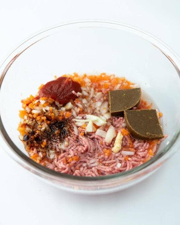 耐熱ボウルに材料を入れた様子