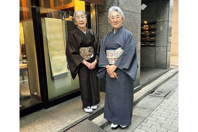 着物を着た女性2人