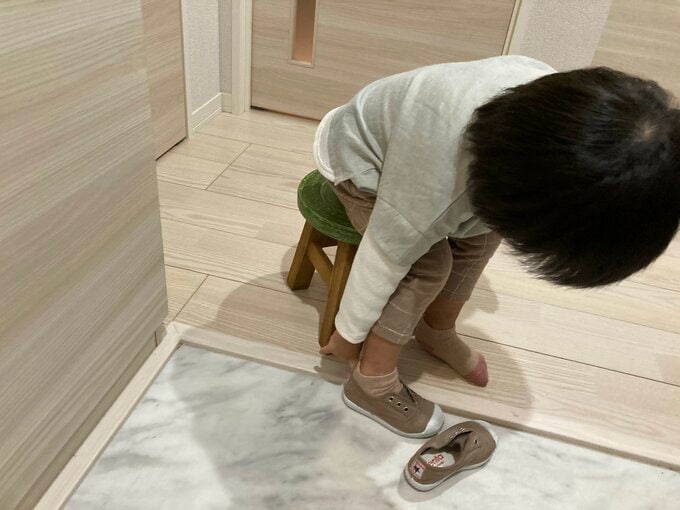 ボタンスツールを靴の脱ぎ履きでも使用