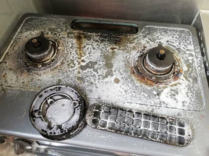 実際にコンロの掃除をしてみましょう!