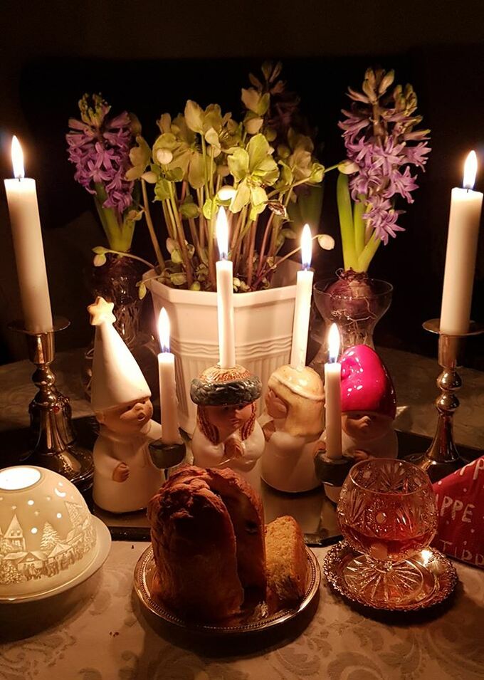 キャンドルに灯りを灯す