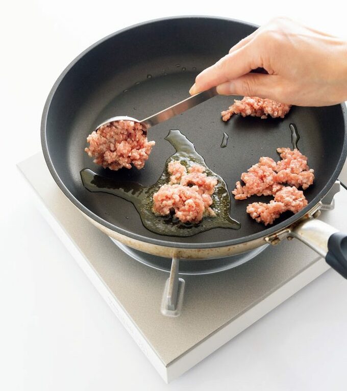 フライパンにお肉