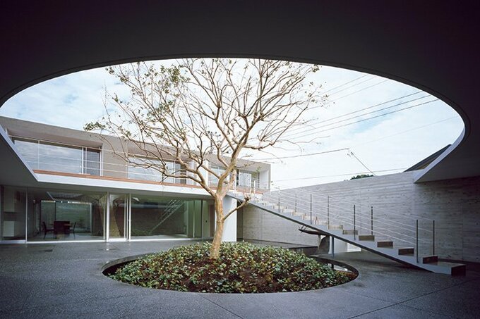 手入れがいらない庭