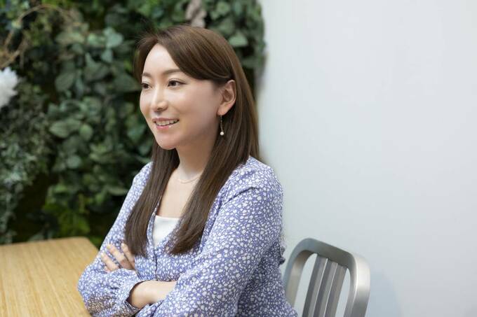 加藤綾菜さん横