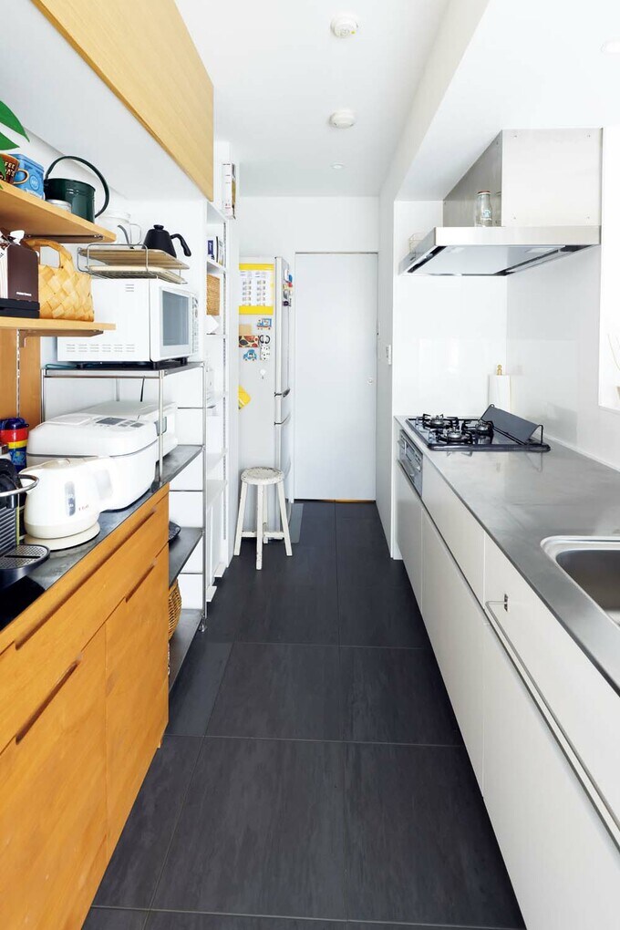 ゆとりのあるキッチンの通路