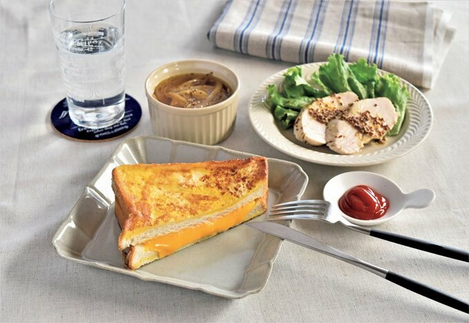 クロックムッシュとスープとチキンサラダ