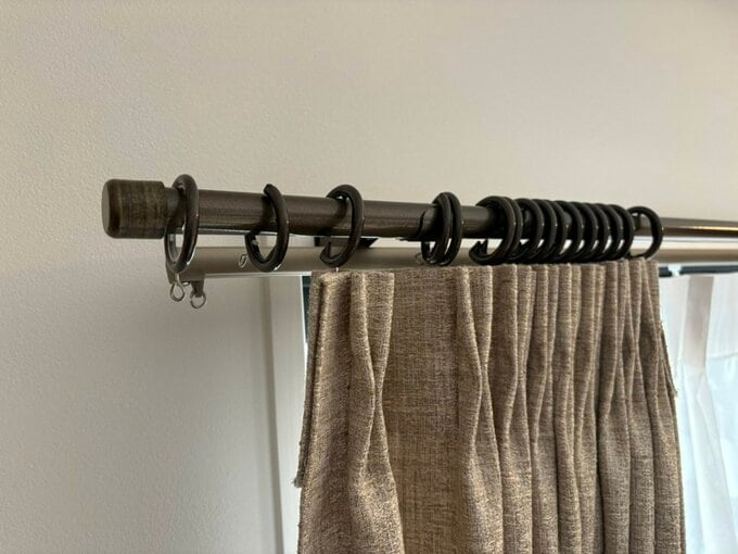 ブラケットスルータイプのカーテンレール