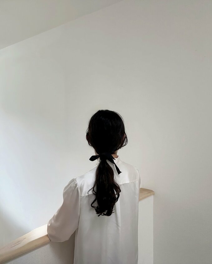 黒いリボンのヘアゴムをしたヤベさん
