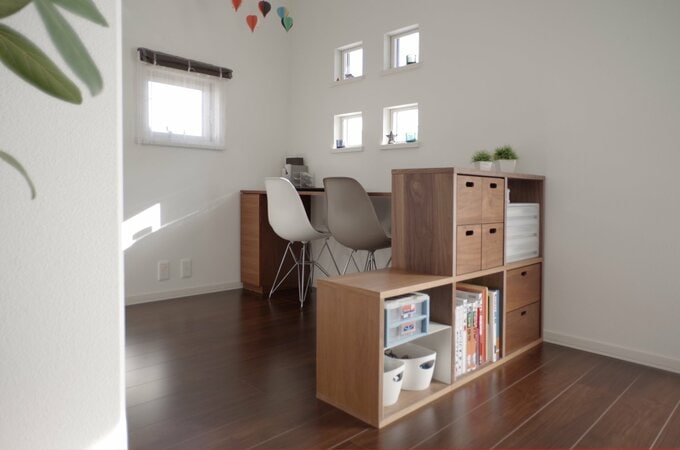 家具で仕切られたワークスペース