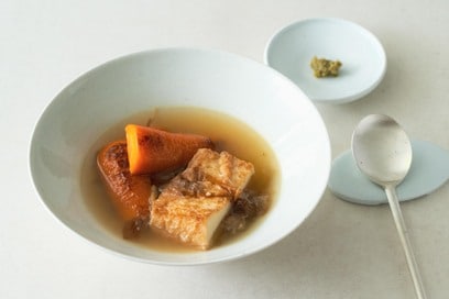 厚揚げとニンジンの絶品スープ。シンプルなのにぜいたくな味わい＜長谷川あかりさんレシピ＞