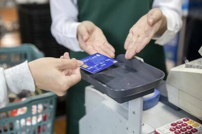 通帳はあえて見ない！2000万円貯めた人たちの独自ルール