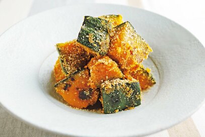 笠原将弘さんの「カボチャのゴマあえ」レシピ。15分で完成、ご飯がすすむピリ辛味つけ