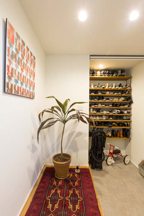 玄関横の大型収納