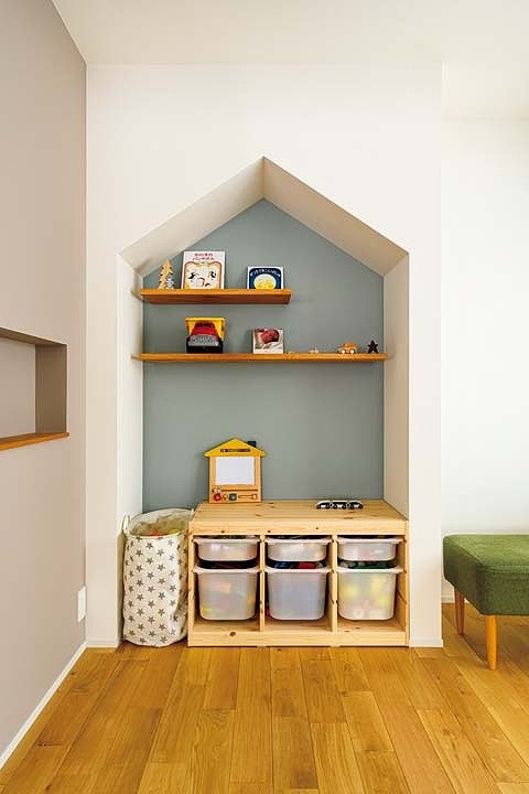 おうち型アルコープを設け、おもちゃを収納