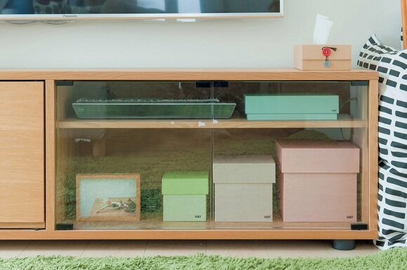 色、サイズ違いの箱を並べてオブジェのように