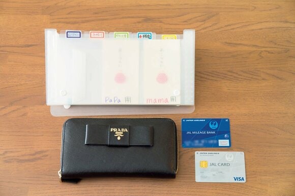 ファイル、財布、クレジットカード