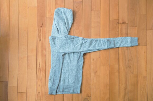 パーカ3分の1に折りたたんだところ