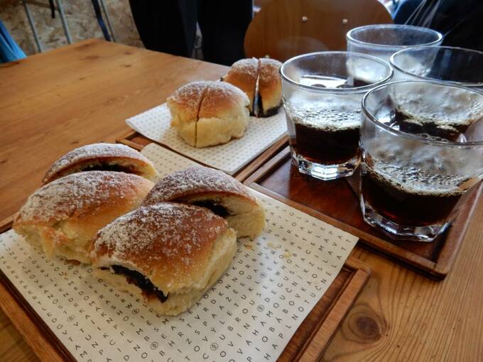 プラムジャム入りのパン「ブフタ」