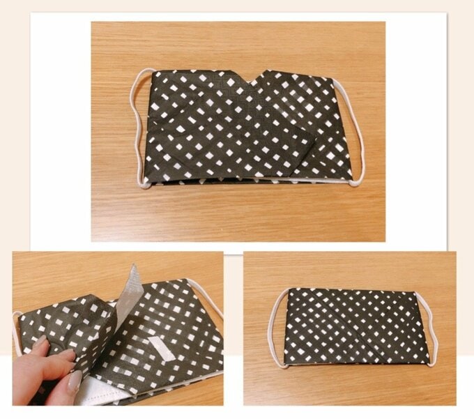 黒い柄のマスクカバーをつけたマスク