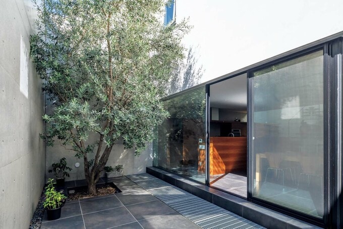 1階のテラスとLDK