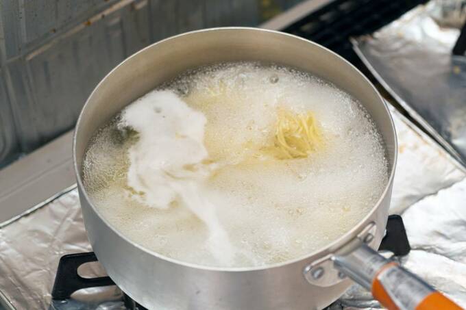 麺が吹きこぼれる直前