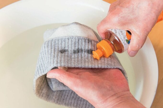 汚れがひどいときは食器洗い用洗剤を使っても