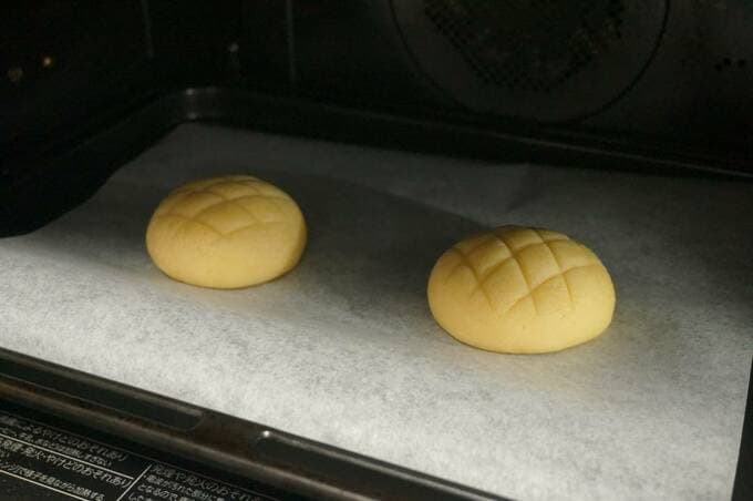 オーブンにパン