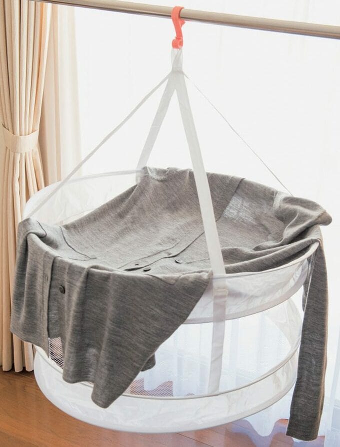 薄手のものなら専用ネットに広げてOK