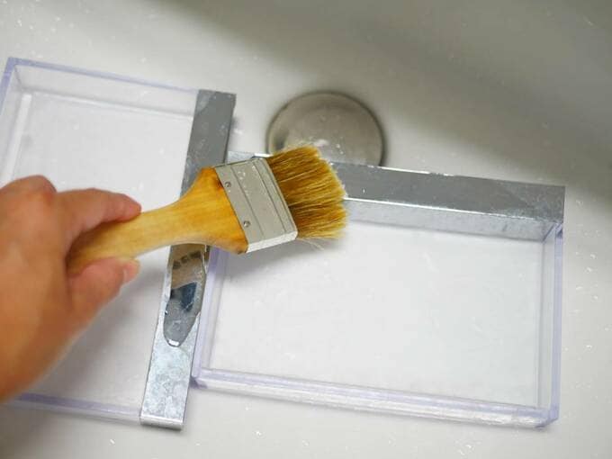 刷毛とシャンプー置き