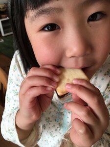 頬張るひなさん