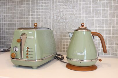 戻しやすく探しやすい！「見せる収納」でスッキリ＆うっとりキッチン