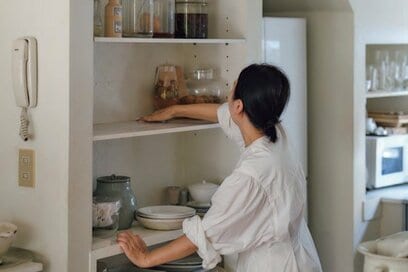 54歳、ひとりごはんが増えた料理家の「保存食」レシピ2つ。桜エビはオイル漬けにして春の味に