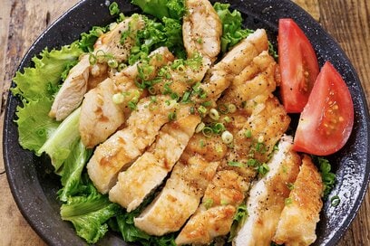 フライパンでつくる「鶏胸肉のサクサク南蛮チキン」レシピ。油は1cmひくだけ、甘酸っぱいタレでやみつき