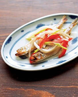 梅干しづくりの副産物、白＆赤梅酢の使いこなしレシピ。うがいで、のどの痛みにも！