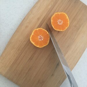 やわらかいミカンでもスッと切れます