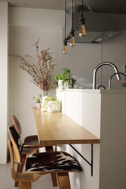 テーブルを置かずにカウンターを採用したキッチン