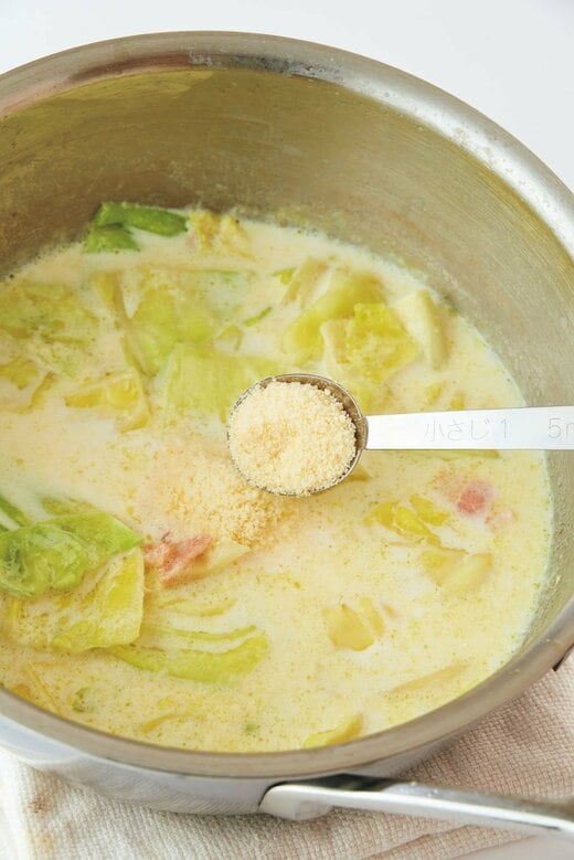 粉チーズでコク増し！