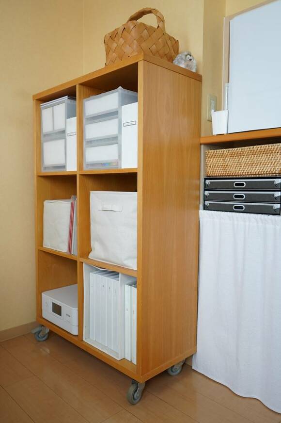 キャスターつき家具