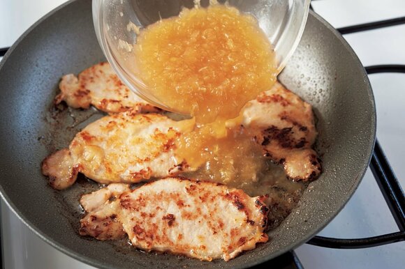 つけダレが豚肉になじんだら火を止めて器に盛る