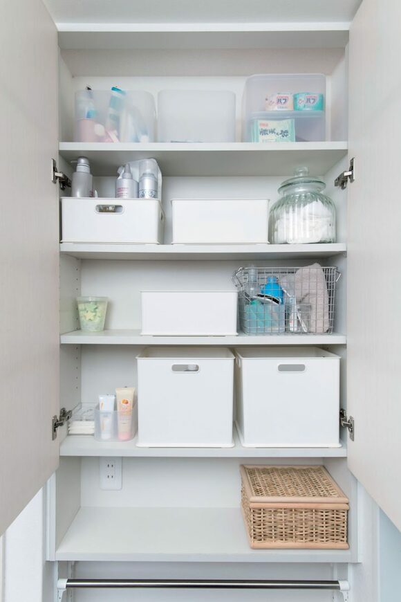 洗濯機向かいの棚