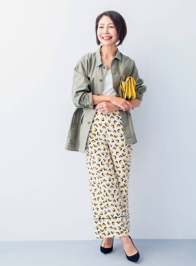 大人こそ色・柄もの! 注目のイエローで春を感じるコーデに