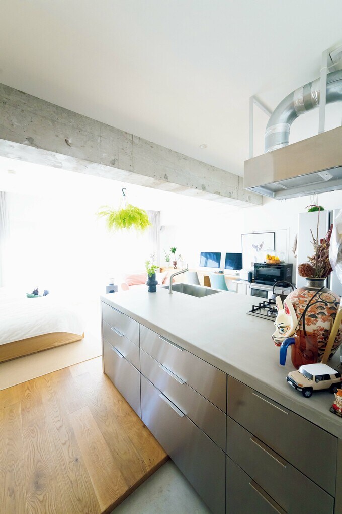 玄関からリビングを見たところ